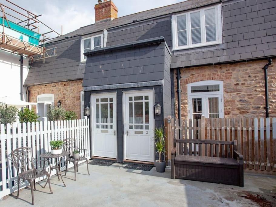 1 Perfectly Located Stylish, Comfortable Apartment Sidmouth Exterior photo